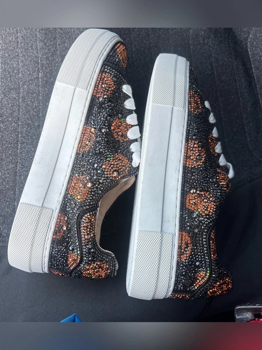 NEW Betsey Johnson Womens Size 6.5 Sidny Halloween Rhinestone Pumpkin Sneakers